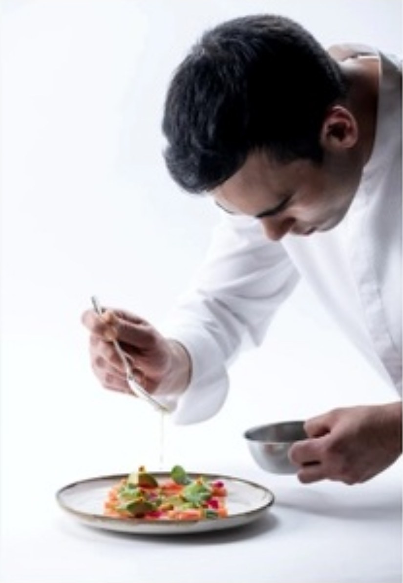 Finishing a plate with a spoon of sauce, Lord Jim's, Mandarin Oriental Bangkok